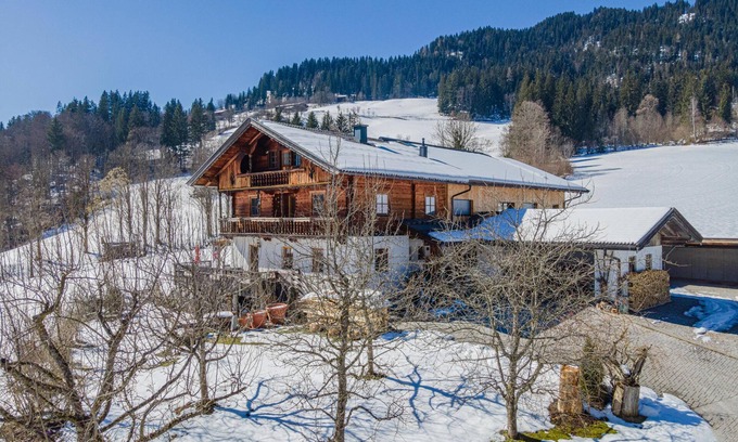 Itter House | Holiday home with 3 modern flats opposite ski lift