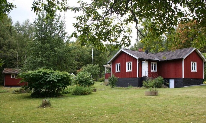 Emmaboda House | Holiday home with fully furnished guest house in peaceful woodland setting