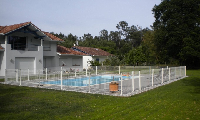 Soustons House | Holiday home with swimming pool surrounded by nature in Soustons