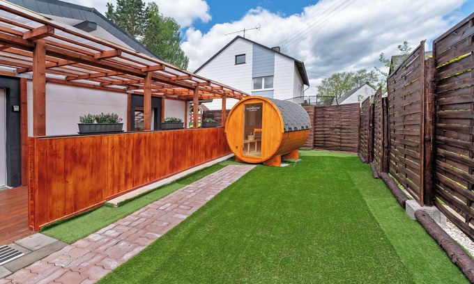 Hinzerath House | Holiday Home 'Zum Stumpfen Turm' with Private Terrace, Private Garden and Wi-Fi