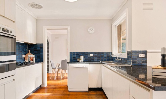 Boronia House | Holiday House In between Mt Dandenong and Westfield Knox - Home away from homen