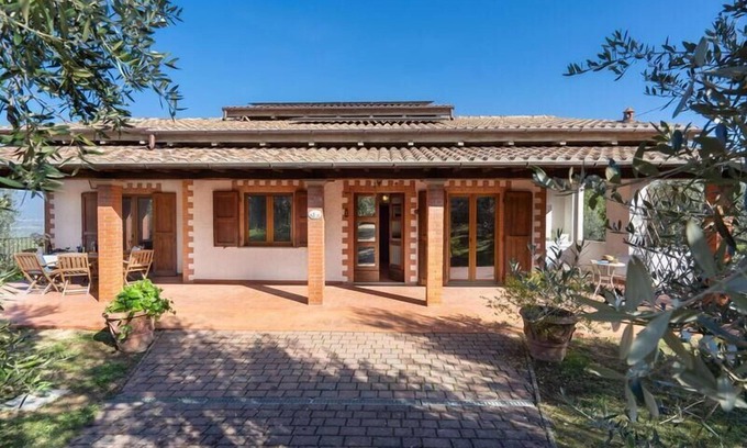 Pergine Valdarno House | Holiday house Pergine Valdarno for 1 - 6 persons with 3 bedrooms - Holiday home
