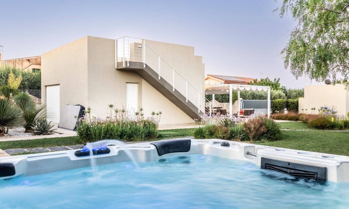 Noto Marina House | Holiday house Lido di Noto for 1 - 8 persons with 3 bedrooms - Twin house