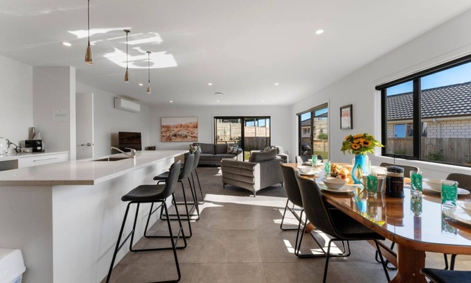 Wharewaka House | Holiday Hub