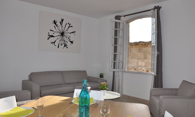 Arles City Centre Apartment | Holiday in Arles: Apartment with exceptional view of the Théâtre Antique