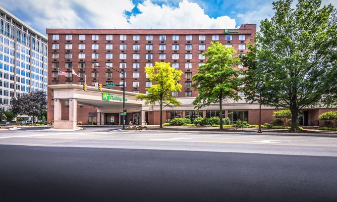 Bluemont Hotel | Holiday Inn Arlington at Ballston by IHG