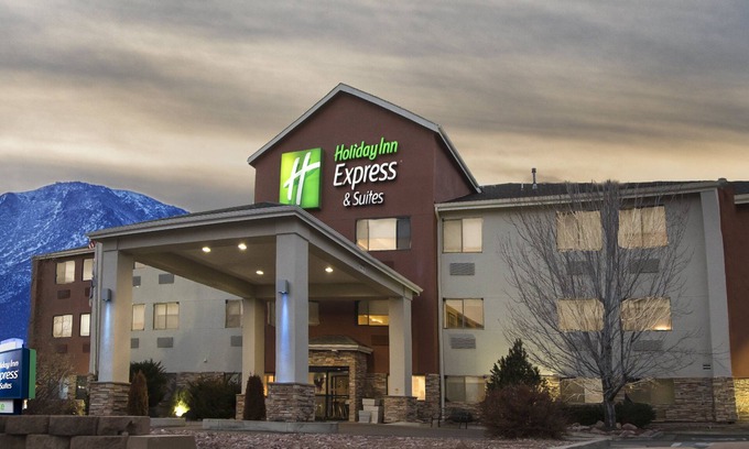 Northwest Colorado Springs Hotel | Holiday Inn Express & Suites Colorado Springs North by IHG