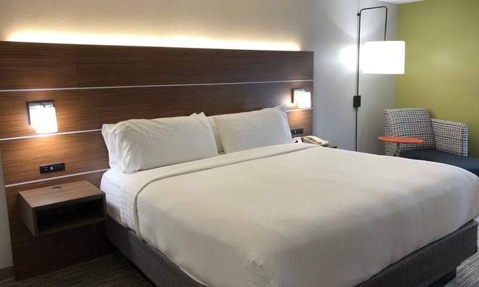 Stone Mountain Hotel | Holiday Inn Express Atlanta-Stone Mountain by IHG