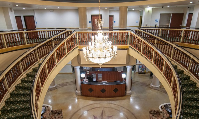 Bakersfield Hotel | Holiday Inn Express and Suites Bakersfield Central by IHG