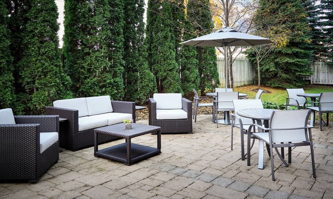 Rosemount Hotel | Holiday Inn Express and Suites Kitchener Southeast by IHG