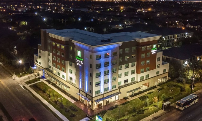 Westchase Hotel | Holiday Inn Express and Suites Houston Westchase - Westheimer by IHG