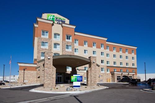 Montbello Hotel | Holiday Inn Express and Suites Denver East Peoria Street by IHG