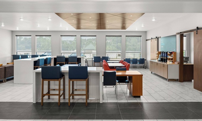 Woodfin Hotel | Holiday Inn Express Asheville Woodfin by IHG