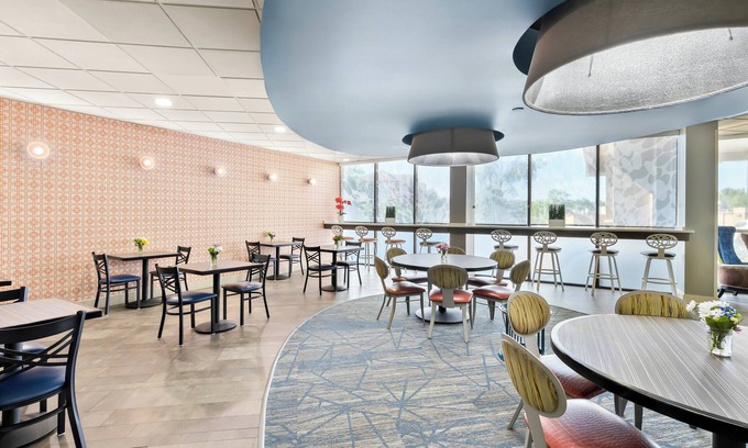 Smyrna Hotel | Holiday Inn Express Atlanta Galleria - Ballpark Area by IHG