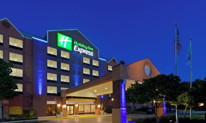 Hanover Hotel | Holiday Inn Express Baltimore-BWI Airport West by IHG