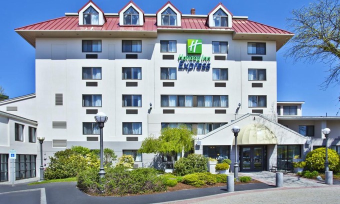 Piety Corner Hotel | Holiday Inn Express Boston-Waltham by IHG