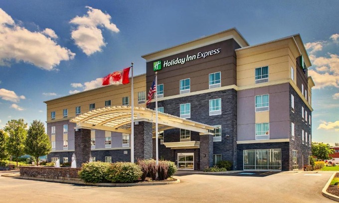 Cheektowaga Hotel | Holiday Inn Express Cheektowaga North East by IHG