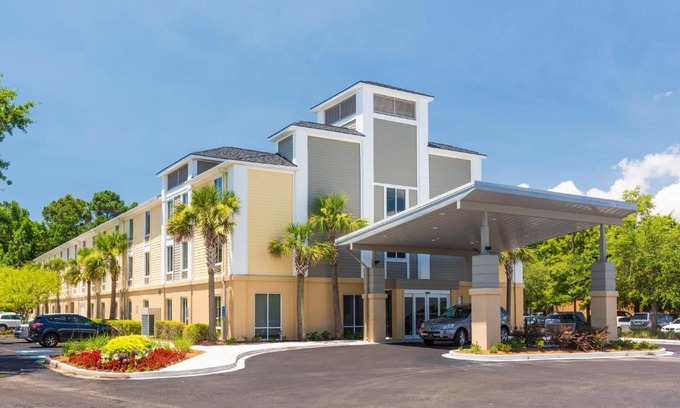 West Ashley Hotel | Holiday Inn Express Charleston US Highway 17 & I-526 by IHG