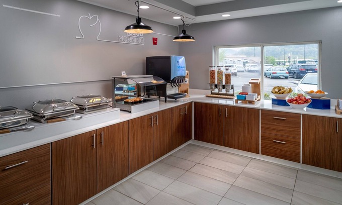 Tad Hotel | Holiday Inn Express Charleston-Kanawha City by IHG