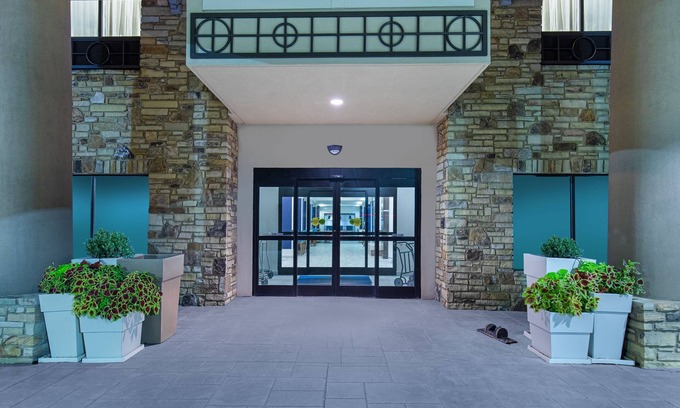 Cleveland Hotel | Holiday Inn Express Cleveland Northwest by IHG