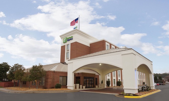 Fredericksburg Hotel | Holiday Inn Express Fredericksburg Southpoint by IHG