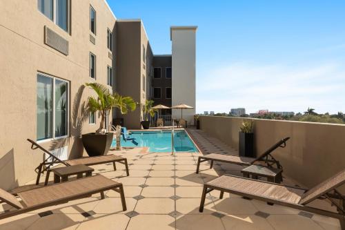 Dania Beach Hotel | Holiday Inn Express Fort Lauderdale Airport South by IHG