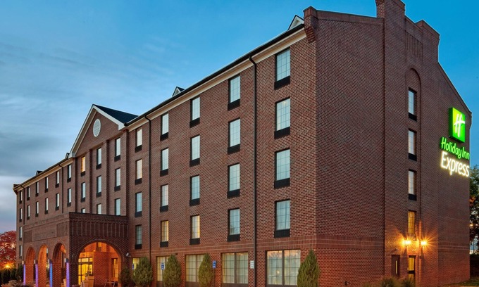 Harrisburg Hotel | Holiday Inn Express - Harrisburg East by IHG