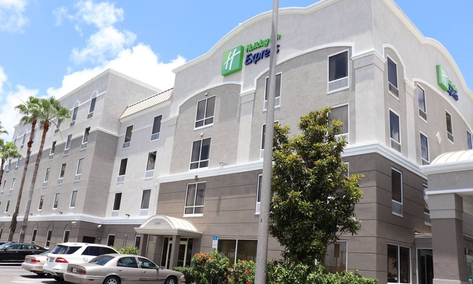 Clearwater Hotel | Holiday Inn Express Hotel & Suites Clearwater/Us 19 N by IHG