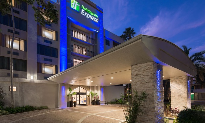 Plantation Hotel | Holiday Inn Express Hotel & Suites Ft. Lauderdale-Plantation by IHG
