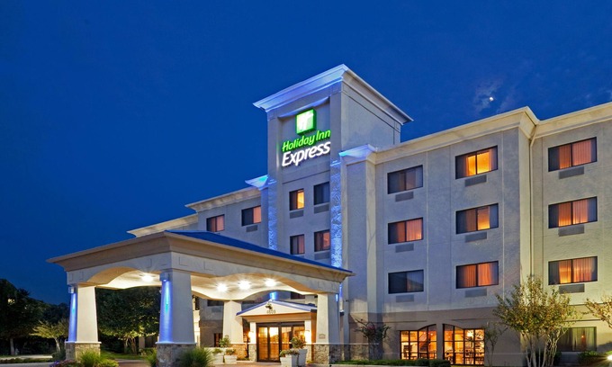 Fort Worth Hotel | Holiday Inn Express Hotel & Suites Fort Worth Southwest I-20 by IHG
