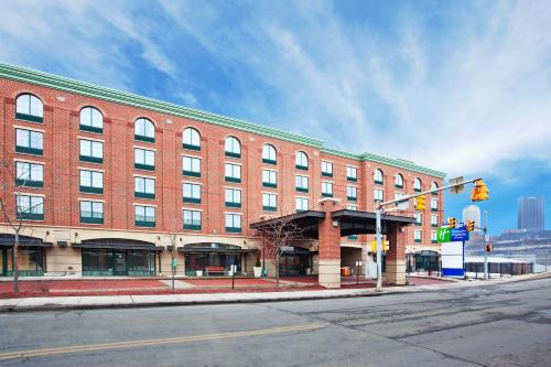 South Side Flats Hotel | Holiday Inn Express Hotel & Suites Pittsburgh-South Side by IHG