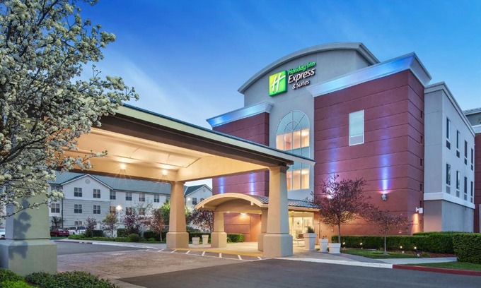 North Natomas Hotel | Holiday Inn Express Hotel & Suites Sacramento Airport Natomas by IHG