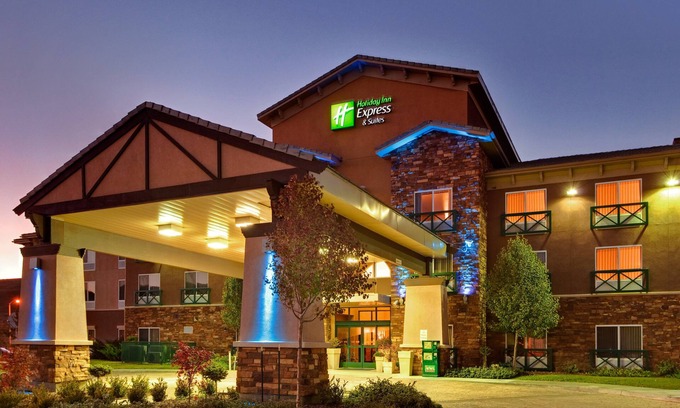 Tehachapi Hotel | Holiday Inn Express Hotel & Suites Tehachapi by IHG