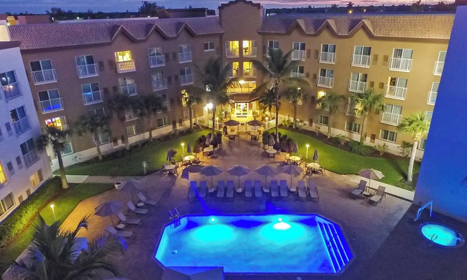 Naples Hotel | Holiday Inn Express Hotel Naples Downtown - 5th Avenue