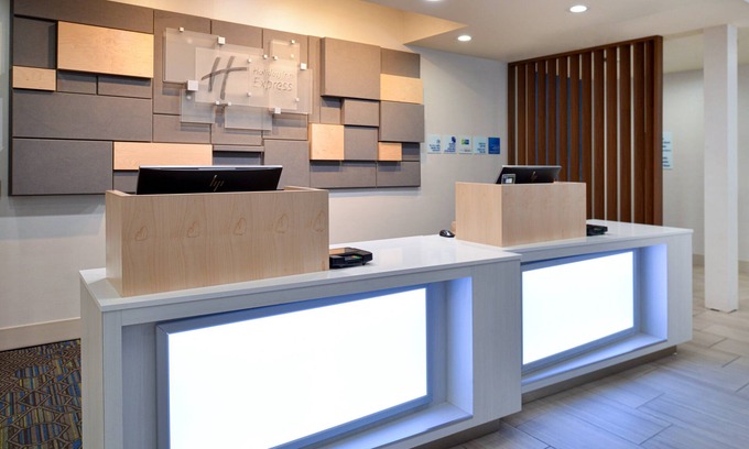 Lodi Hotel | Holiday Inn Express Hotel & Suites Lodi by IHG