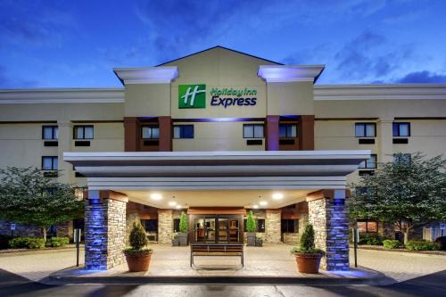 Oak Grove Hotel | Holiday Inn Express Hotel Fort Campbell-Oak Grove by IHG