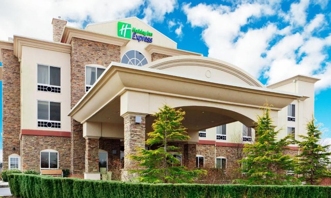 Riverhead Hotel | Holiday Inn Express Hotel & Suites East End by IHG