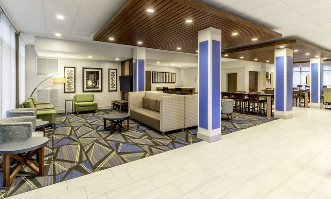 West Allis Hotel | Holiday Inn Express Milwaukee West Allis by IHG