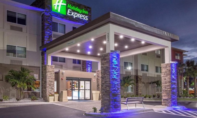 Rural Estates Hotel | Holiday Inn Express - Naples South - I-75 by IHG