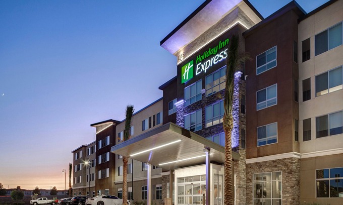 Chino Hills Hotel | Holiday Inn Express & Suites Ontario - Chino Hills by IHG