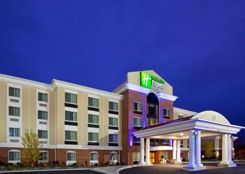 Niagara Falls Hotel | Holiday Inn Express & Suites Niagara Falls by IHG