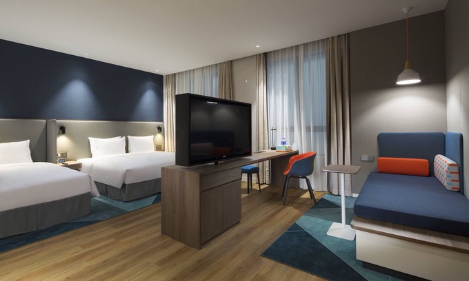 Pudong Hotel | Holiday Inn Express Shanghai Kangqiao by IHG