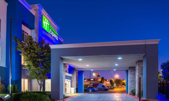 Stockton Hotel | Holiday Inn Express Stockton Southeast by IHG