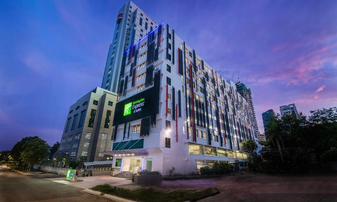 Central District Hotel | Holiday Inn Express & Suites Johor Bahru by IHG