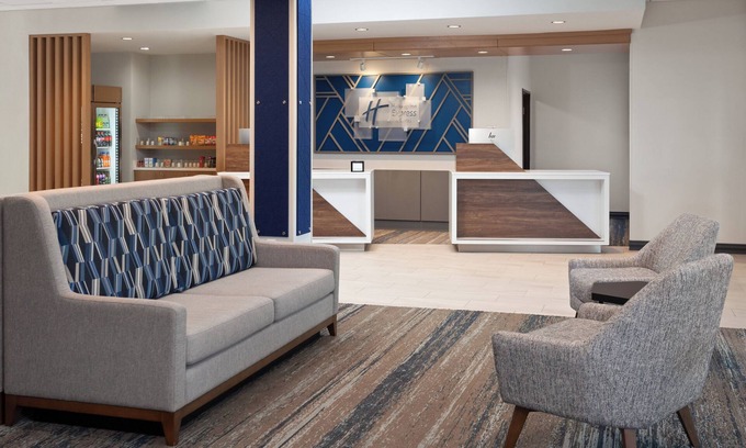 Reedsburg Hotel | Holiday Inn Express & Suites Reedsburg - Dells Area by IHG