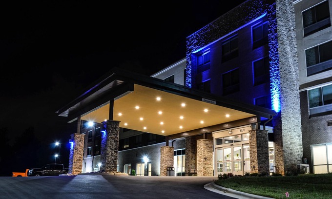 University Place Hotel | Holiday Inn Express & Suites Charlotte NE - University Area by IHG