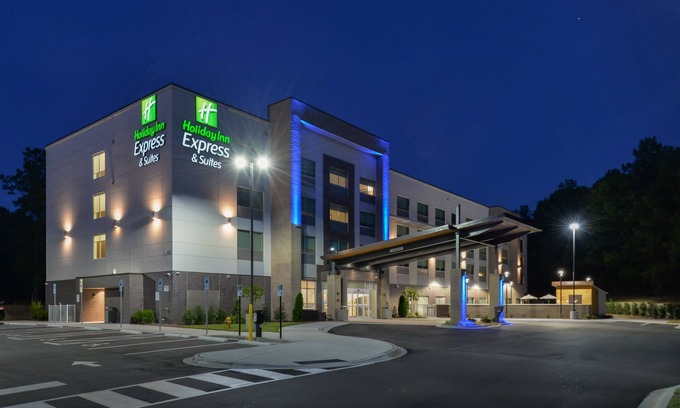 Ballantyne Hotel | Holiday Inn Express & Suites Charlotte - Ballantyne by IHG