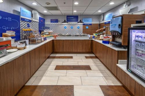 Crossville Hotel | Holiday Inn Express & Suites Crossville by IHG