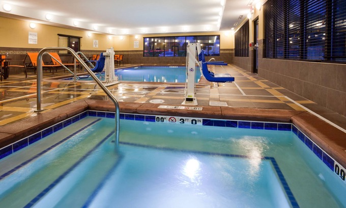 Quad Cities Hotel | Holiday Inn Express & Suites Davenport by IHG