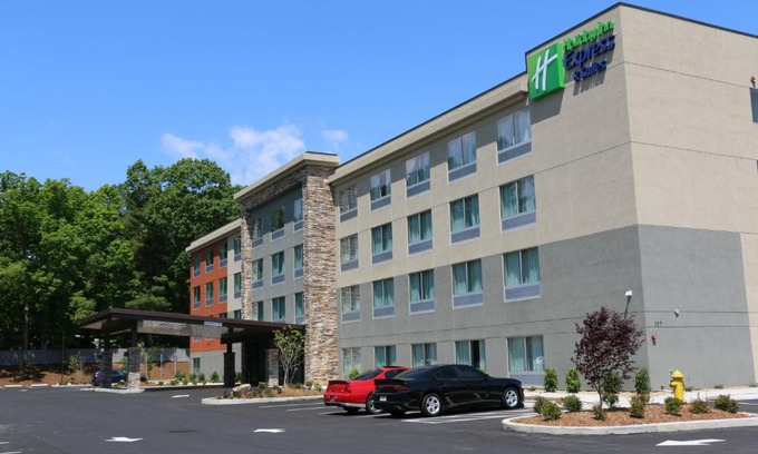 Flat Rock Hotel | Holiday Inn Express & Suites - Hendersonville SE - Flat Rock by IHG